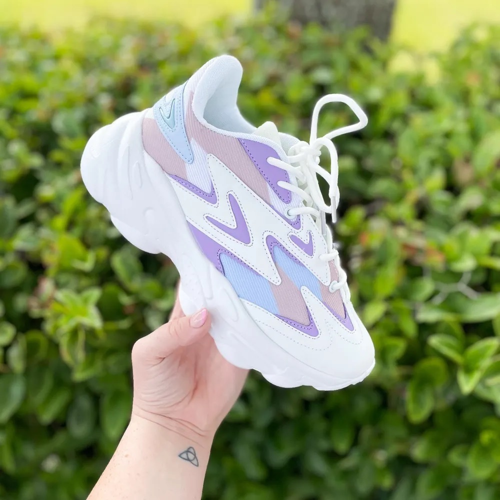 Cape Robbins Zaynee Women’s sneaker. NIP